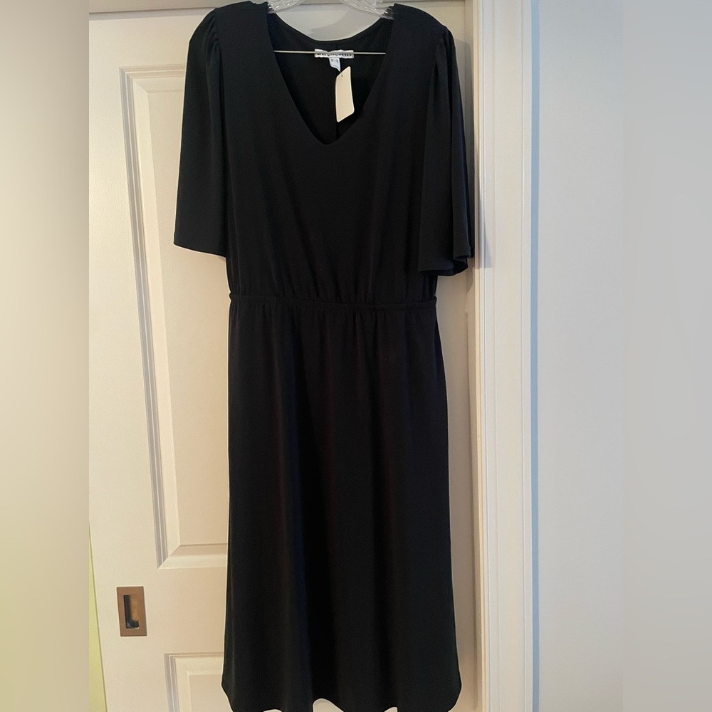 Black and White V-Neck 3/4 Sleeve Dress